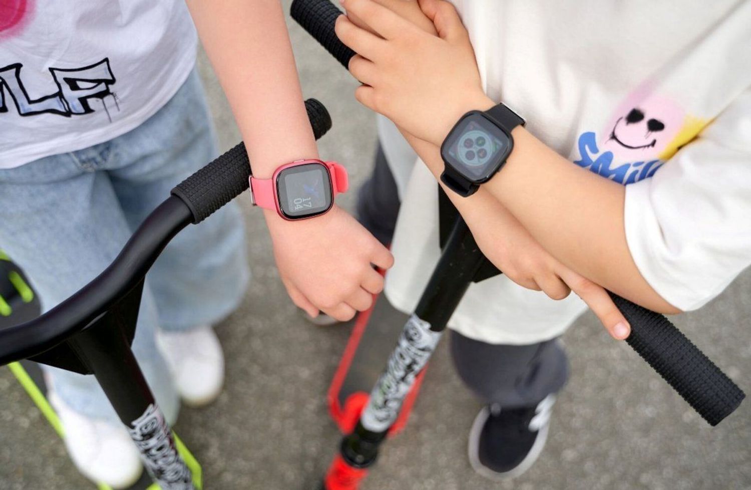 Smartwatch dziecięcy Garett Kids Fit czarny. Smartwatch Garett dziecięcy. Smartwatch Garett z GPS. Dziecięcy Garett z grami. Zegarek smartwatch dla dzieci. Przycisk SOS. Szukanie zegarka. Idealny prezent dla dziecka..jpg